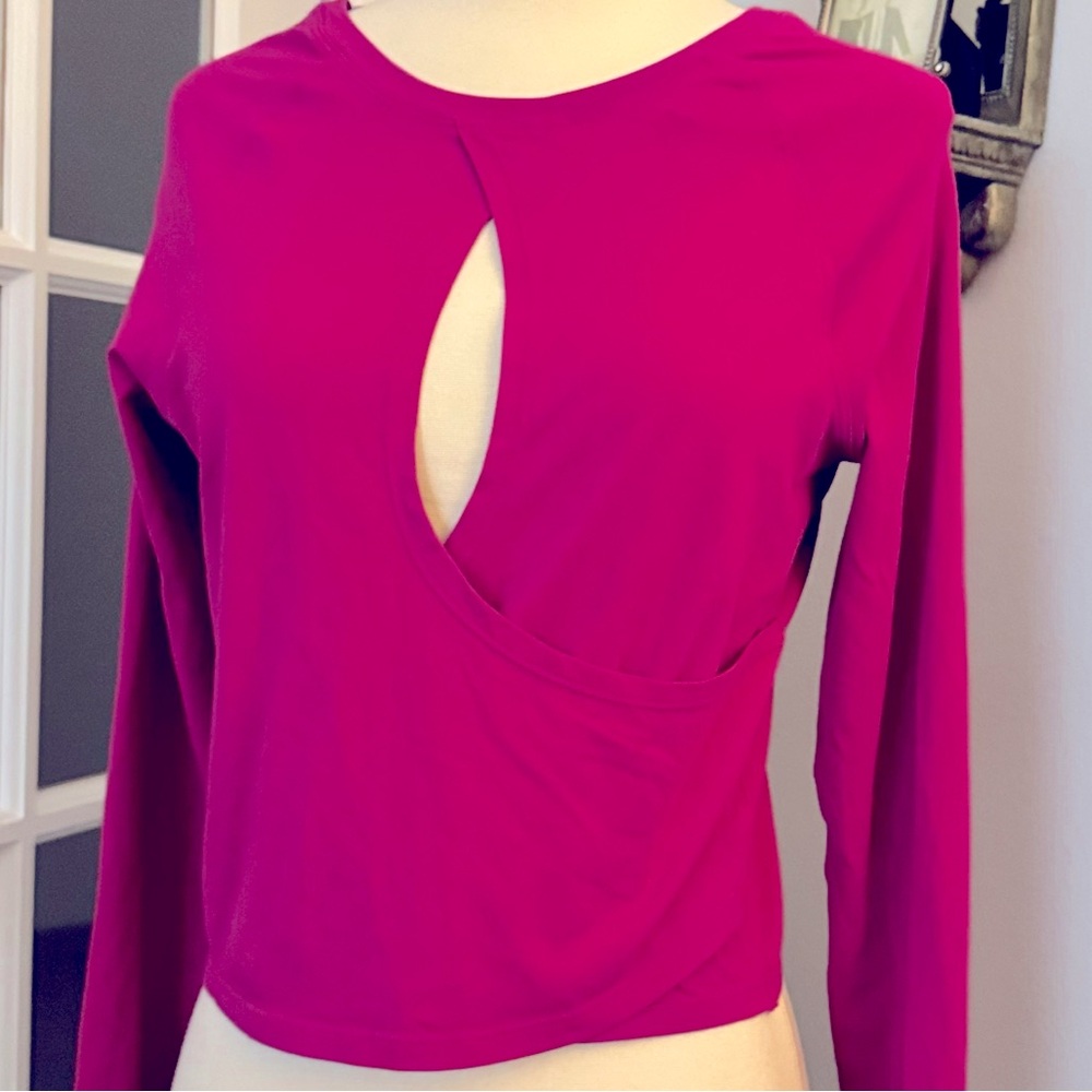 Lululemon LA Keyhole Reversible Long Sleeve Top in Ripened Raspberry - Picture 2 of 11